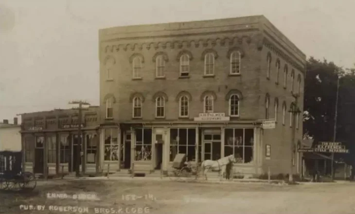 Historic photo of 101 Monroe building, circa 1900